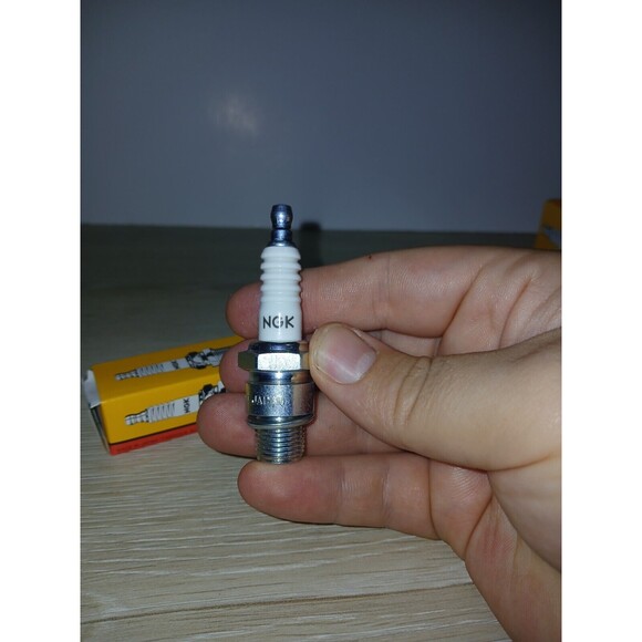 Set Of 5 NGK 2522 Spark Plugs BUHX Made In Japan EAC - Picture 5 of 16